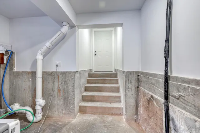 a view of street with small yard