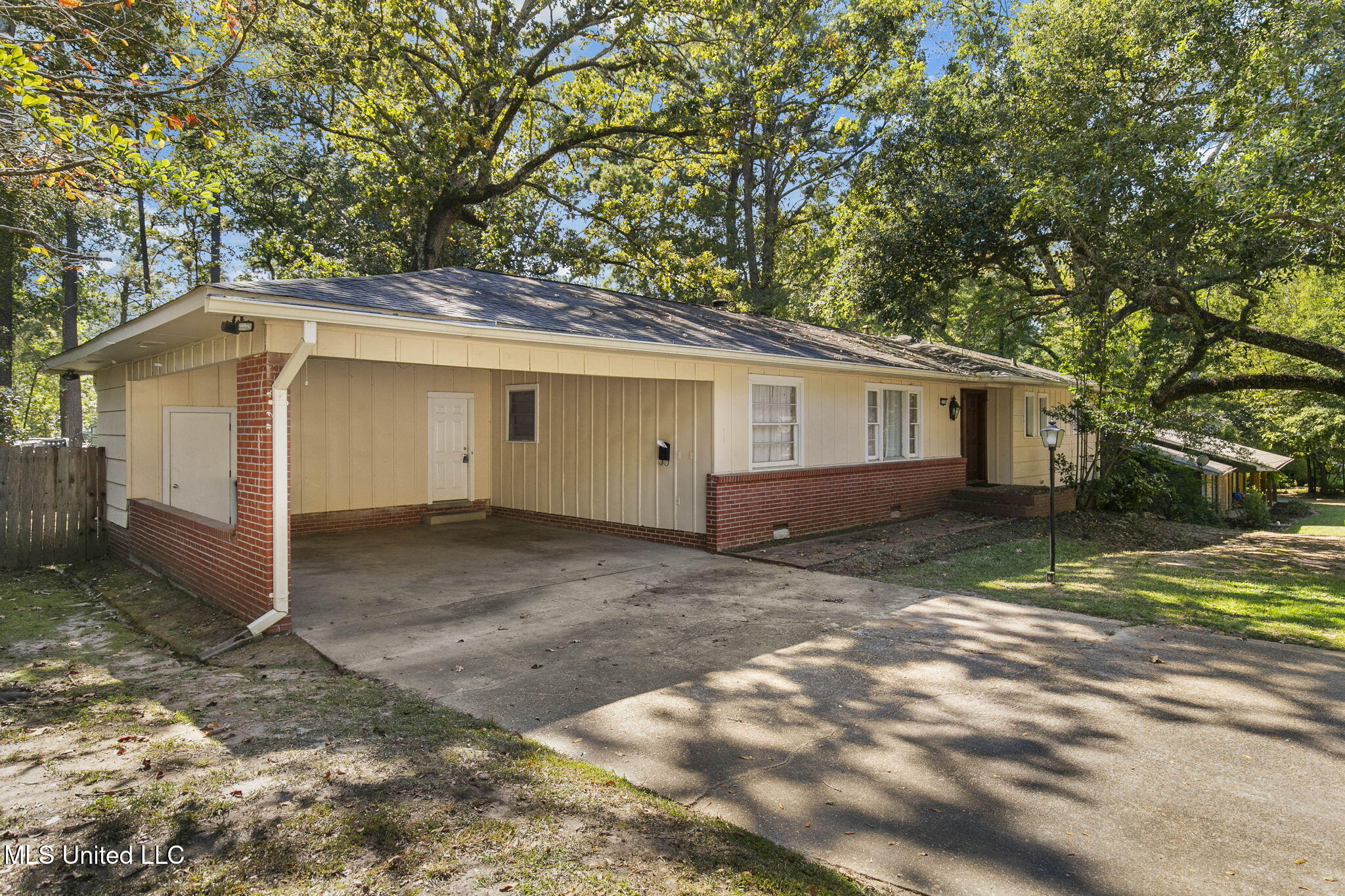 2153 Southwood Road Jackson, MS 39211 - Photo 3 of 52 3-web-or-mls-2153 Southwood-3