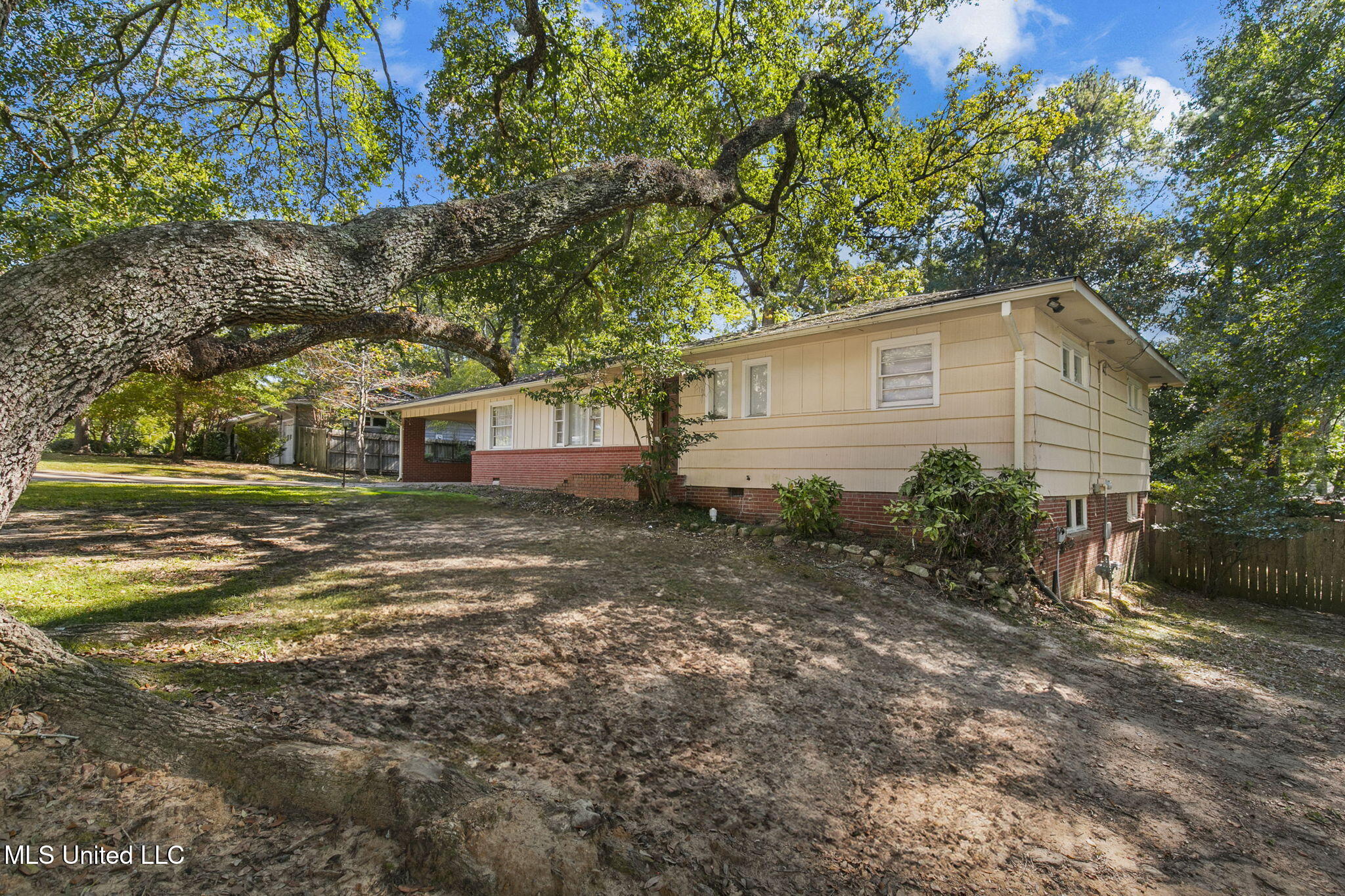2153 Southwood Road Jackson, MS 39211 - Photo 4 of 52 4-web-or-mls-2153 Southwood-4