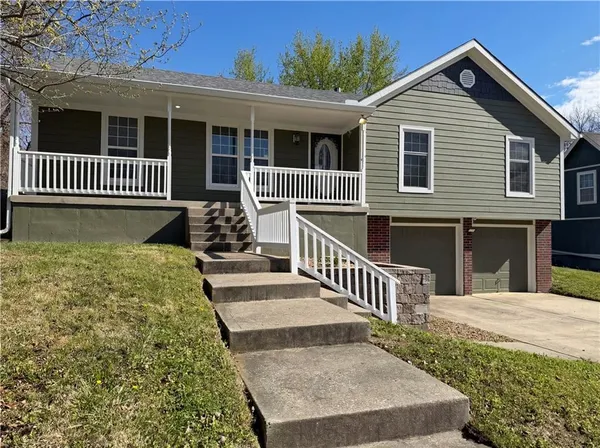 $325,000 | 1205 Maple Lane, Pleasant Hill, MO 64080