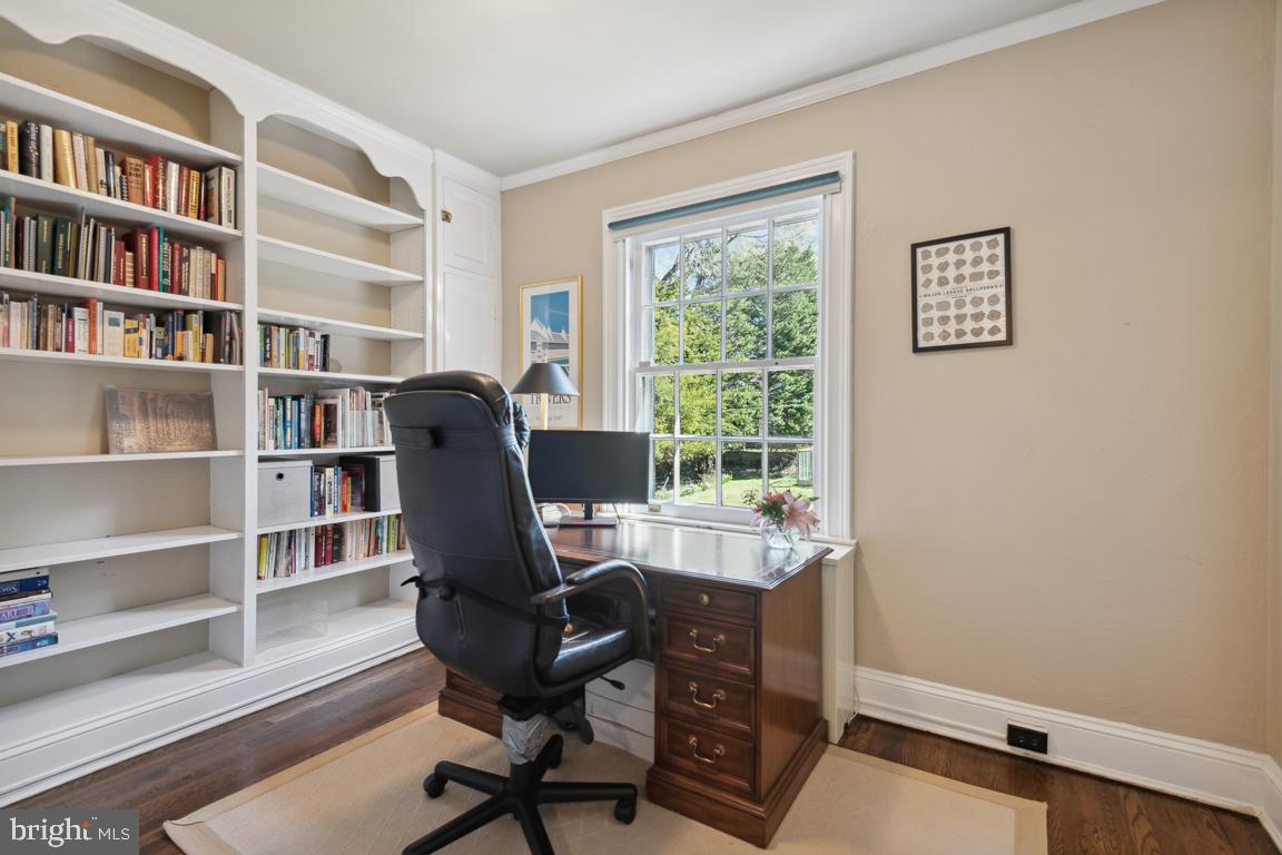 5803 Roland Avenue Baltimore, MD 21210 - Photo 17 of 75 Office space with built-ins