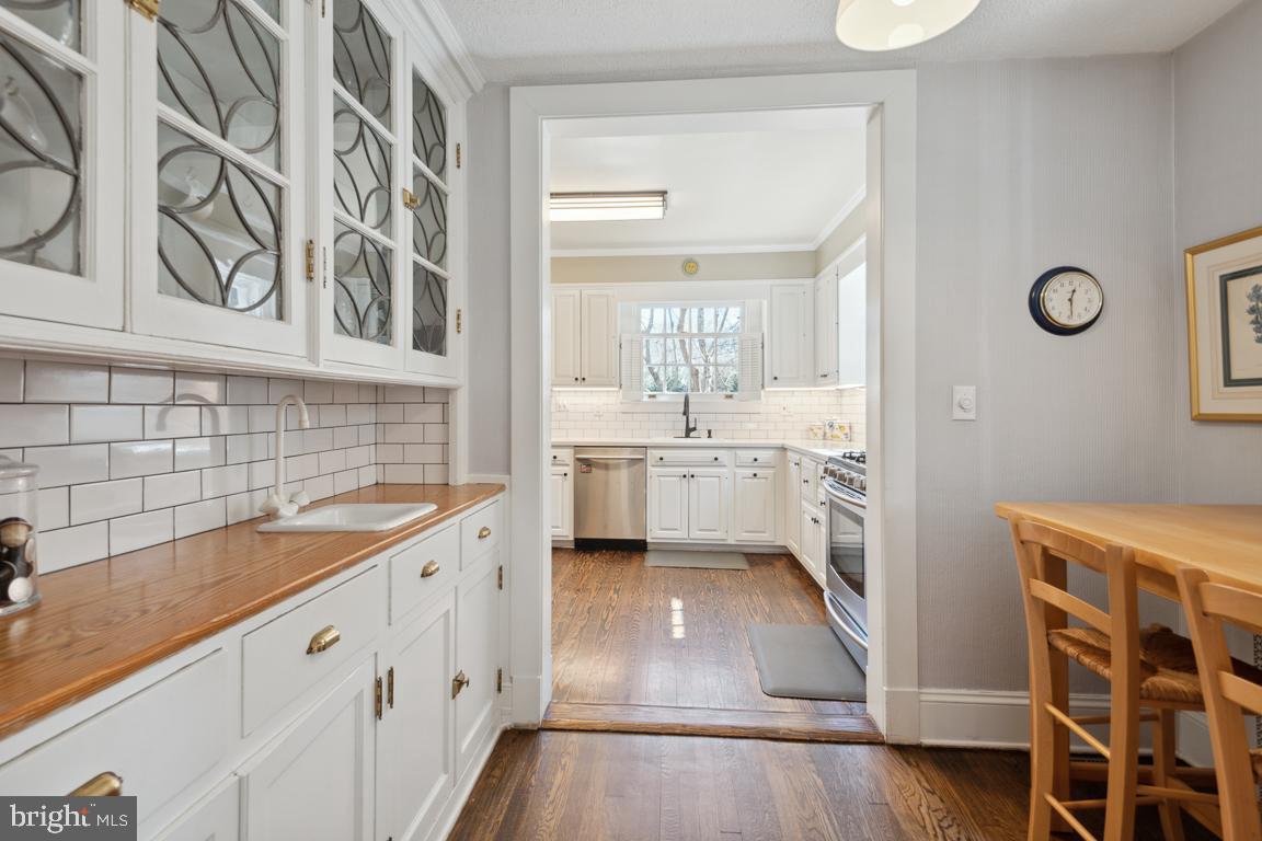 5803 Roland Avenue Baltimore, MD 21210 - Photo 22 of 75 Butler's pantry with great cabinet storage