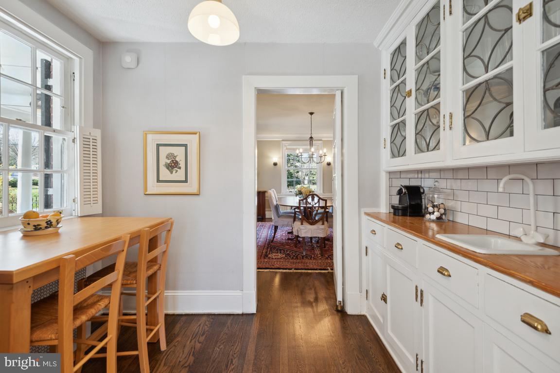 5803 Roland Avenue Baltimore, MD 21210 - Photo 24 of 75 Butler's pantry just off formal dining room