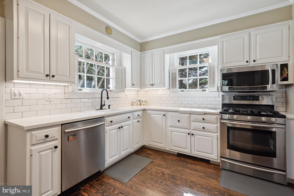 5803 Roland Avenue Baltimore, MD 21210 - Photo 27 of 75 Stainless appliances