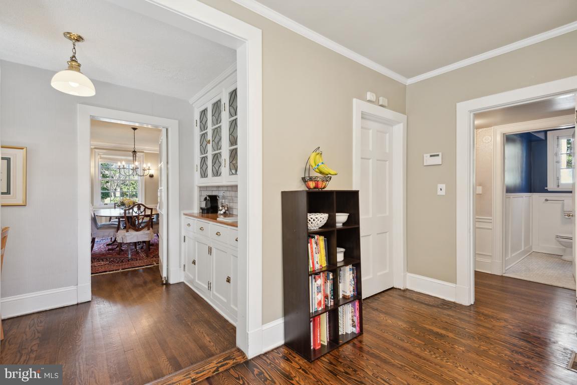 5803 Roland Avenue Baltimore, MD 21210 - Photo 29 of 75 Beautiful hardwood floors throughout