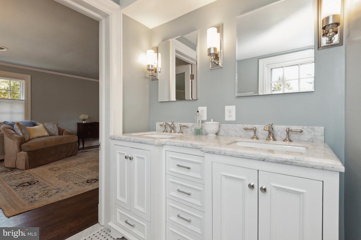 5803 Roland Avenue Baltimore, MD 21210 - Photo 33 of 75 Owner's bath
