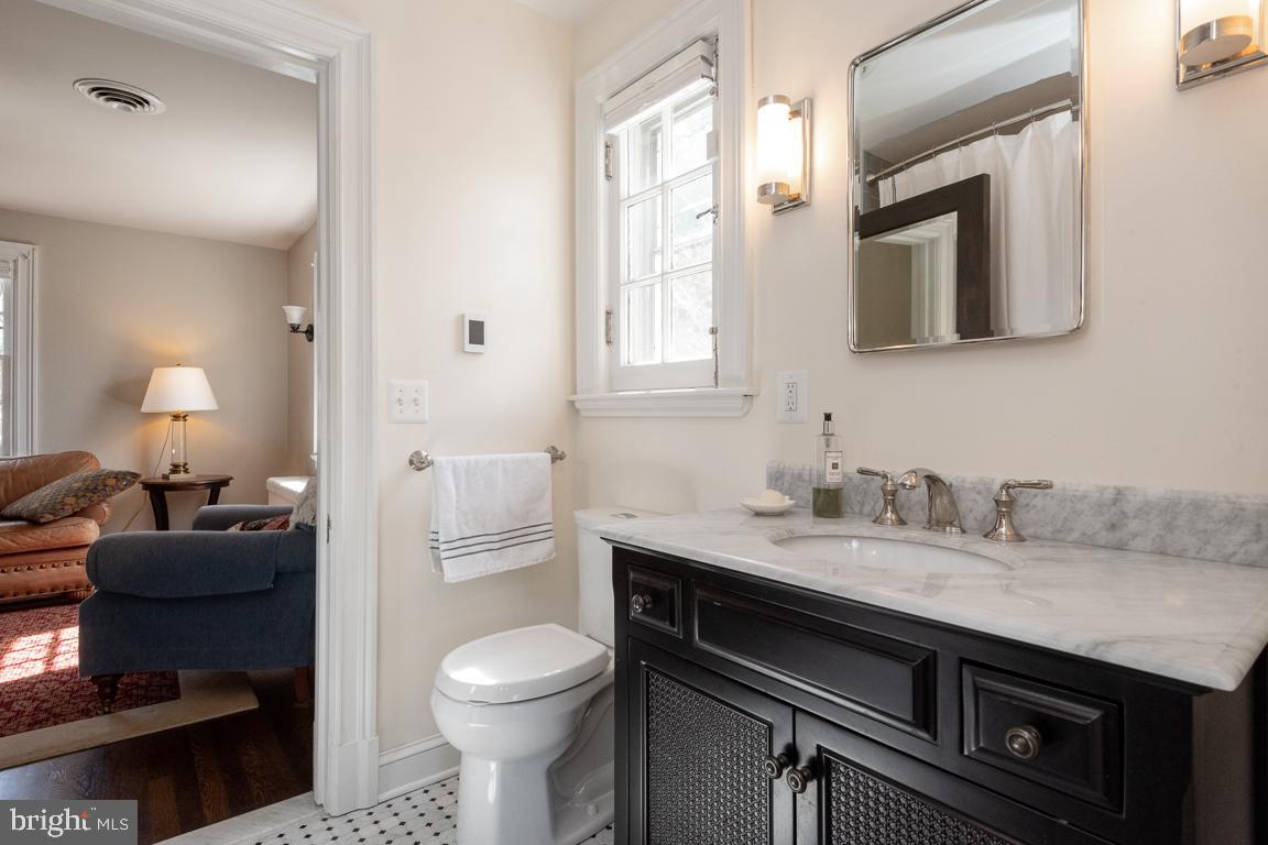 5803 Roland Avenue Baltimore, MD 21210 - Photo 37 of 75 Shared bathroom between the 2 bedrooms