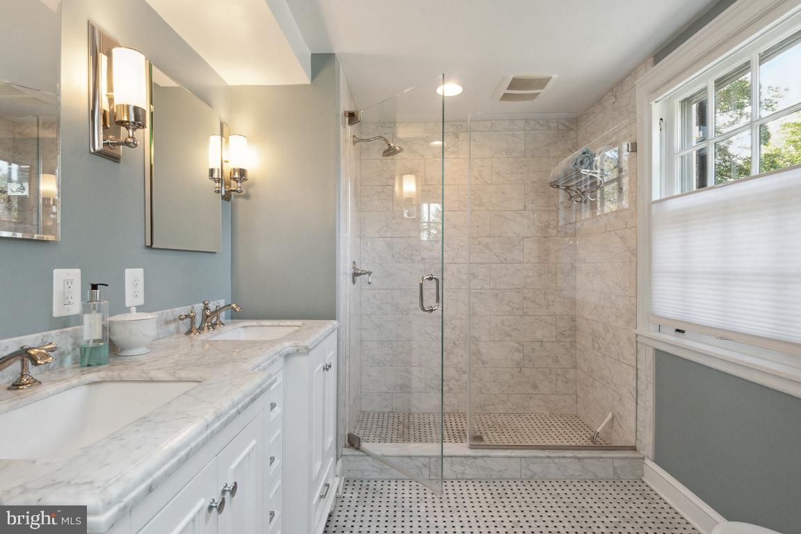 5803 Roland Avenue Baltimore, MD 21210 - Photo 4 of 75 Owner's Suite