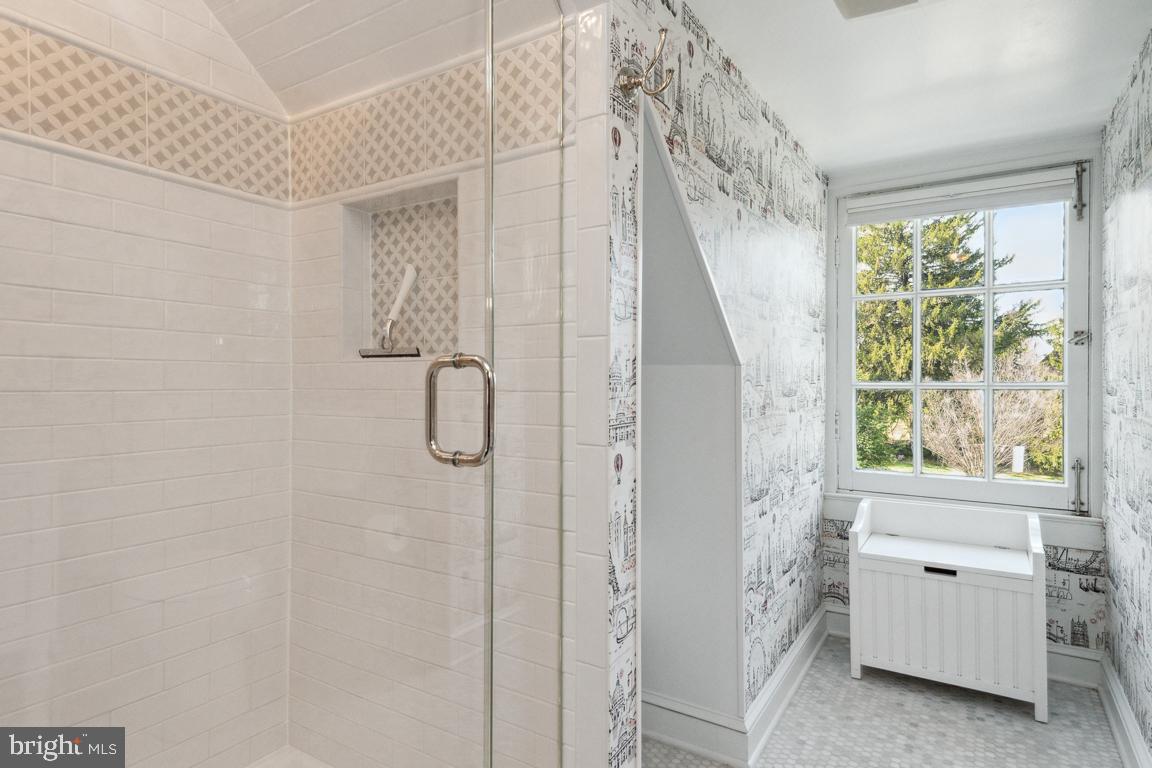 5803 Roland Avenue Baltimore, MD 21210 - Photo 44 of 75 3rd level bath