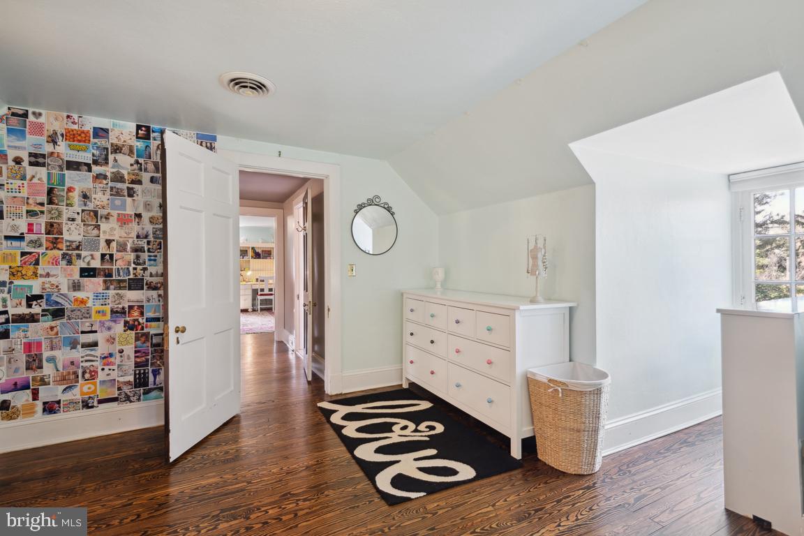 5803 Roland Avenue Baltimore, MD 21210 - Photo 49 of 75 3rd floor bedroom 1