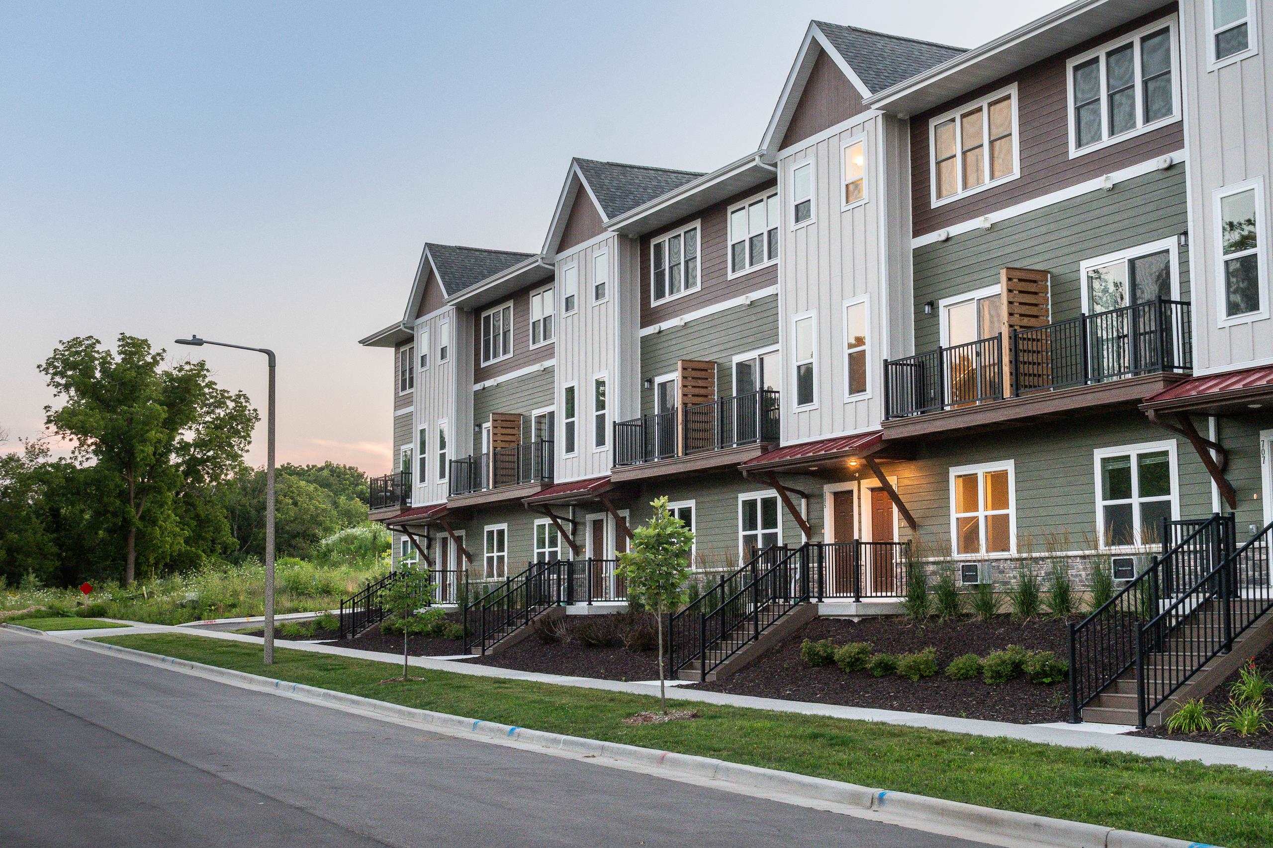 2674 Notre Dame Drive, Unit 705 Fitchburg, WI 53711 - Photo 2 of 44