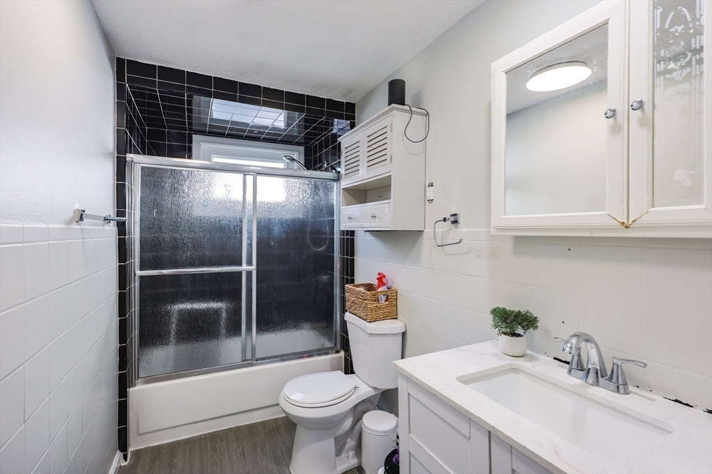 104 Oak Street Fall River, MA 02720 - Photo 10 of 33