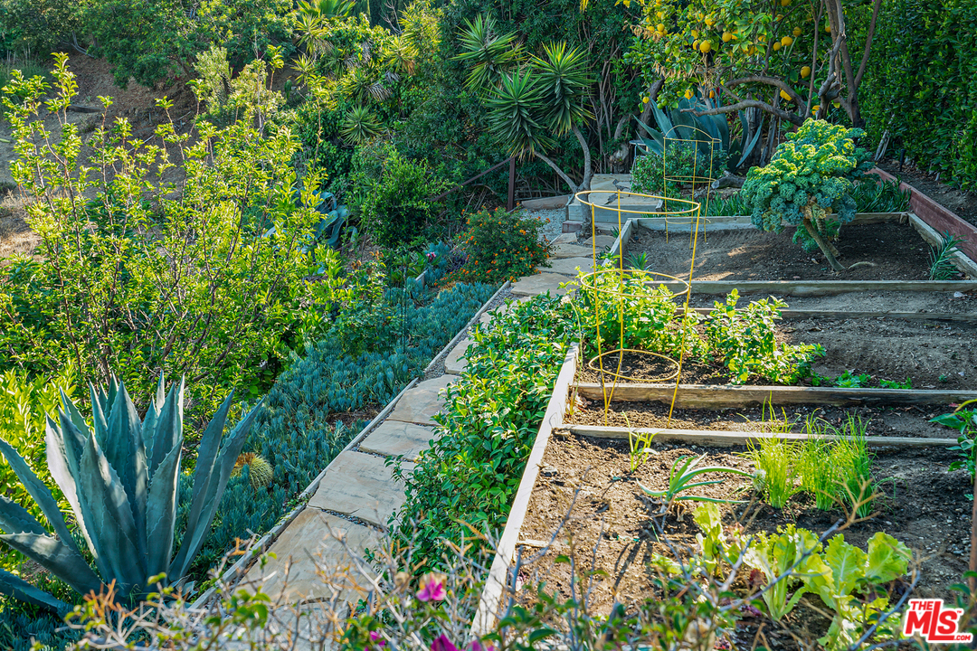 4236 Terraza Drive Los Angeles, CA 90008 - Photo 47 of 51