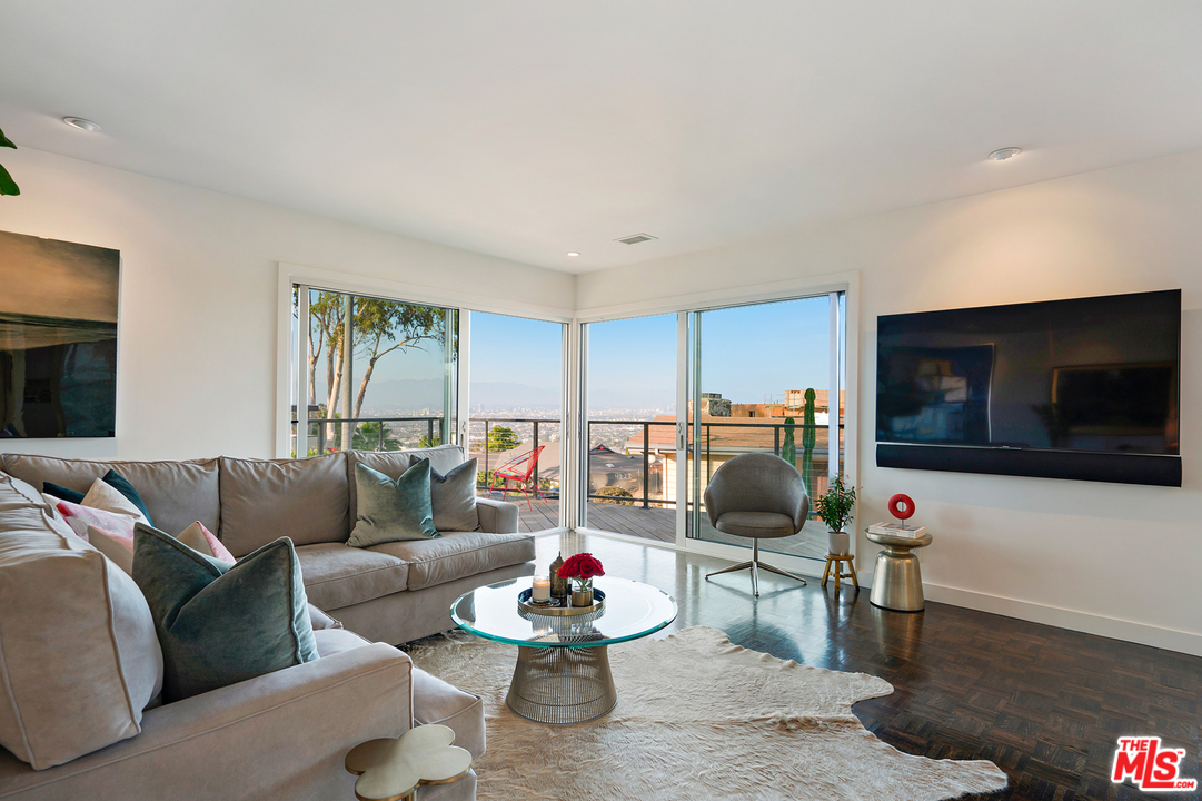 4236 Terraza Drive Los Angeles, CA 90008 - Photo 7 of 51