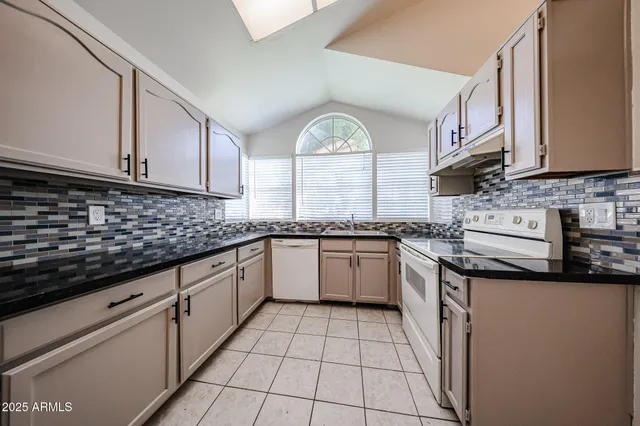 $2,250 | 214 South Rush Circle East, Chandler, AZ 85226