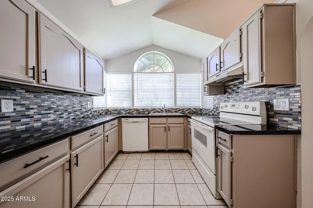 $2,250 | 214 South Rush Circle East, Chandler, AZ 85226