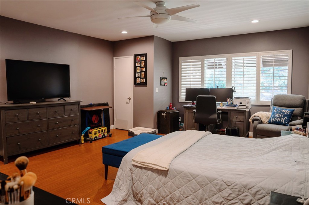 9759 Vía Roma Burbank, CA 91504 - Photo 13 of 29 a bedroom with a bed and a flat screen tv