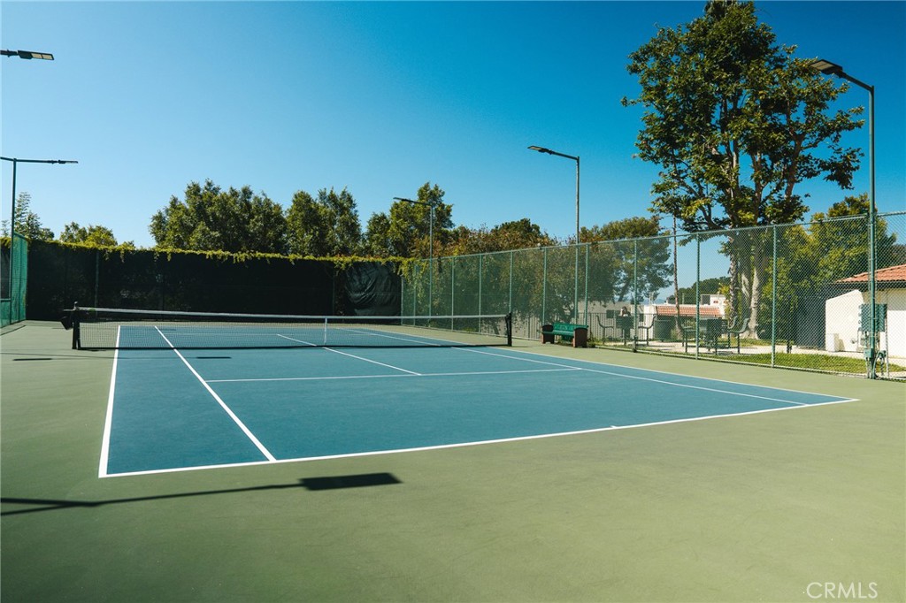 9759 Vía Roma Burbank, CA 91504 - Photo 23 of 29 a view of tennis court