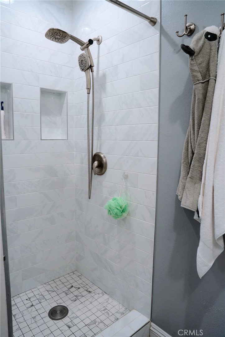 9759 Vía Roma Burbank, CA 91504 - Photo 7 of 29 a bathroom with a shower