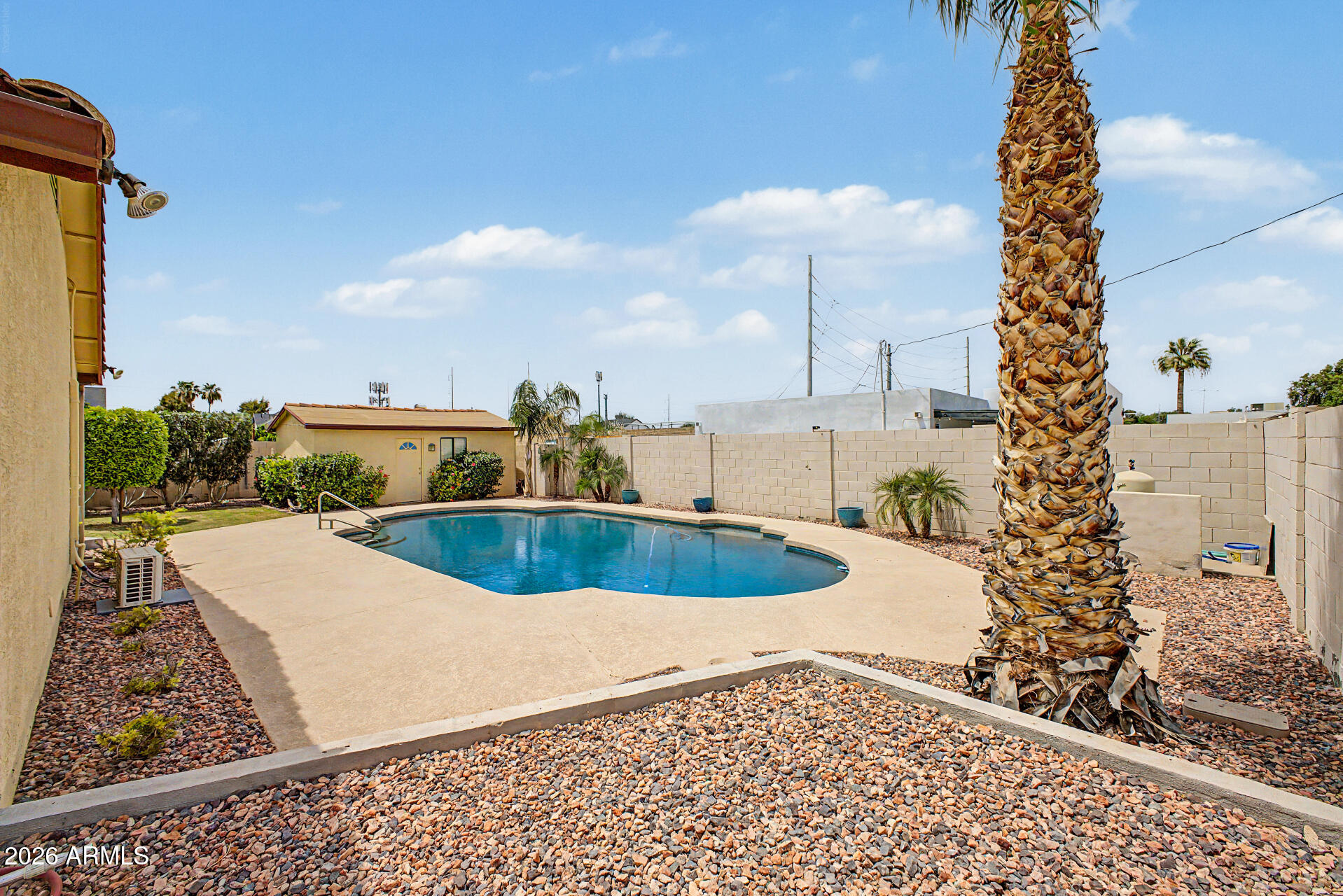 802 East Roberts Road Phoenix, AZ 85022 - Photo 22 of 24 a view of a outdoor space