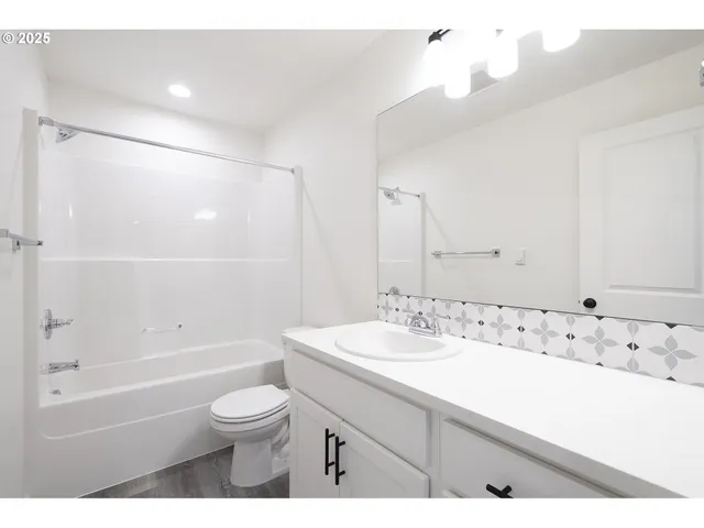 $389,900 | 14718 Southeast Powell Boulevard, Portland, OR 97236