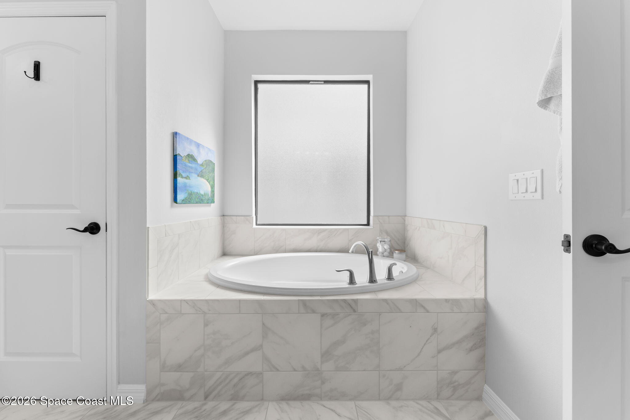 3236 Becorden Way Melbourne, FL 32940 - Photo 22 of 40 a bathroom with a tub sink and mirror