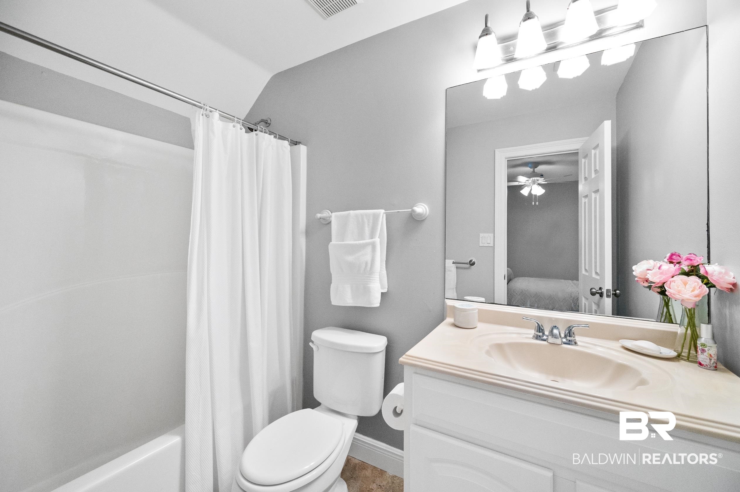 17188 Oyster Bay Road Gulf Shores, AL 36542 - Photo 29 of 47 Upstairs Bathroom 4