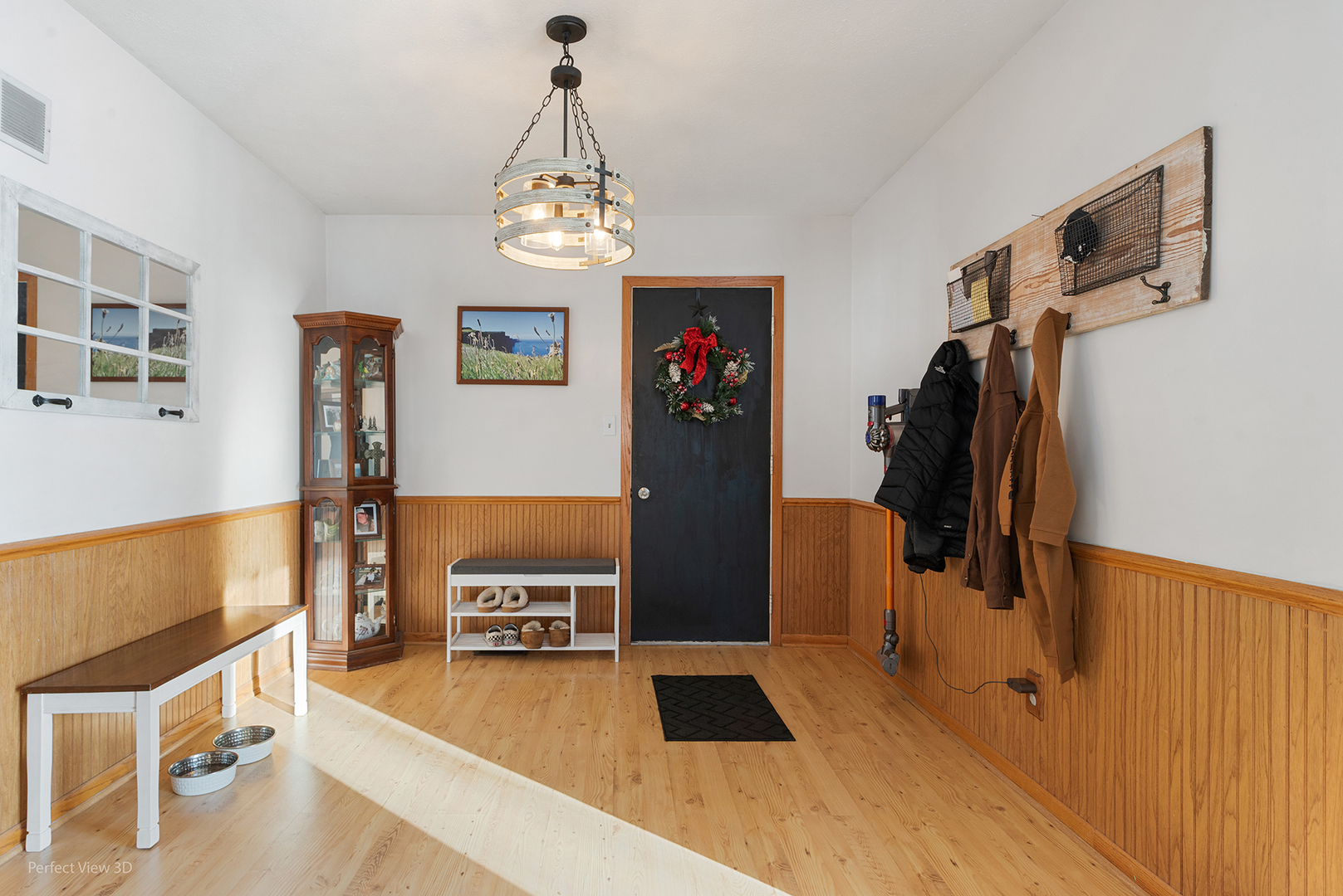 32209 North 1500 E Road Blackstone, IL 61313 - Photo 10 of 23 a view of a livingroom with furniture and window