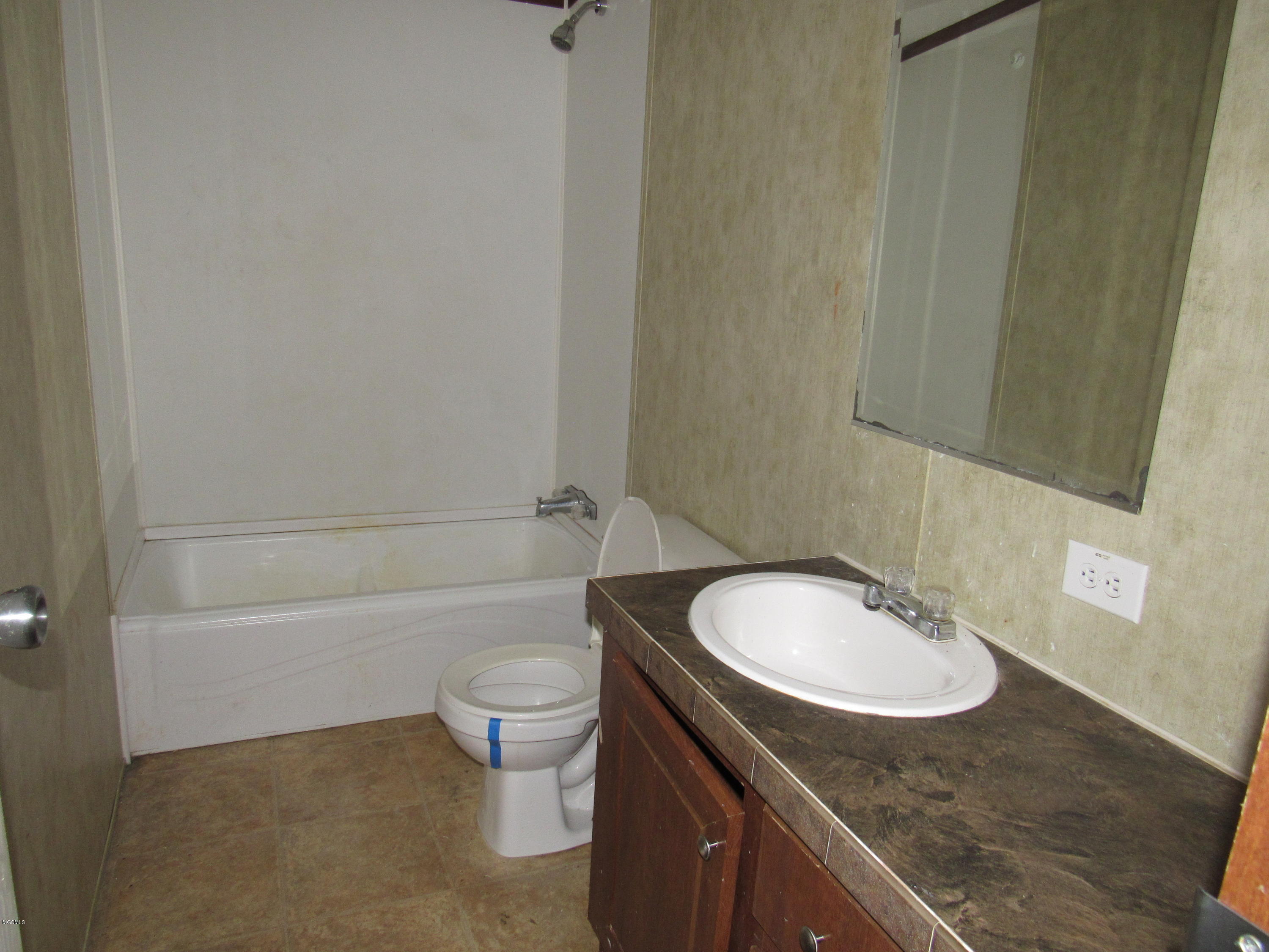 14 H K Lewis Road Carriere, MS 39426 - Photo 15 of 20 Main bathroom