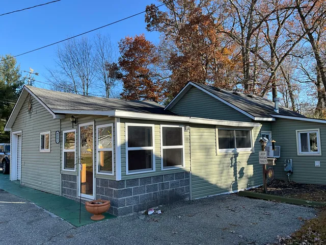 $159,900 | 8802 66th Street Southeast, Alto, MI 49302