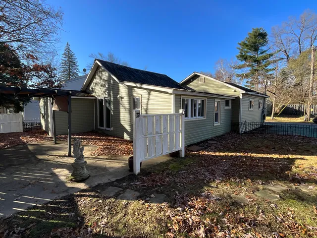 $159,900 | 8802 66th Street Southeast, Alto, MI 49302