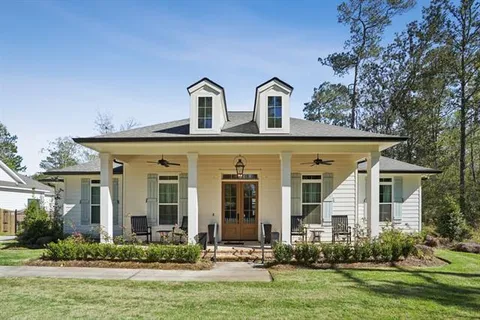 $685,000 | 208 Menetre Drive, Covington, LA 70433