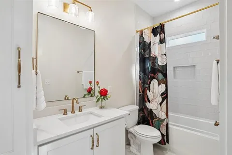 $685,000 | 208 Menetre Drive, Covington, LA 70433