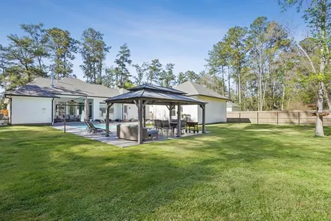 $685,000 | 208 Menetre Drive, Covington, LA 70433
