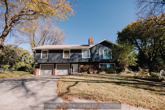 $275,000 | 2203 Woodridge Court, Grand Island, NE 68801