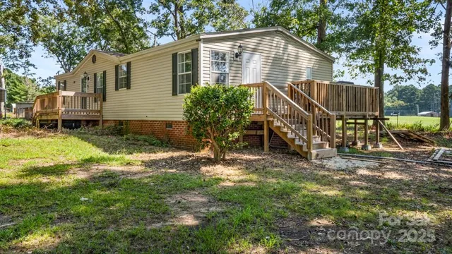 a house view with a outdoor space