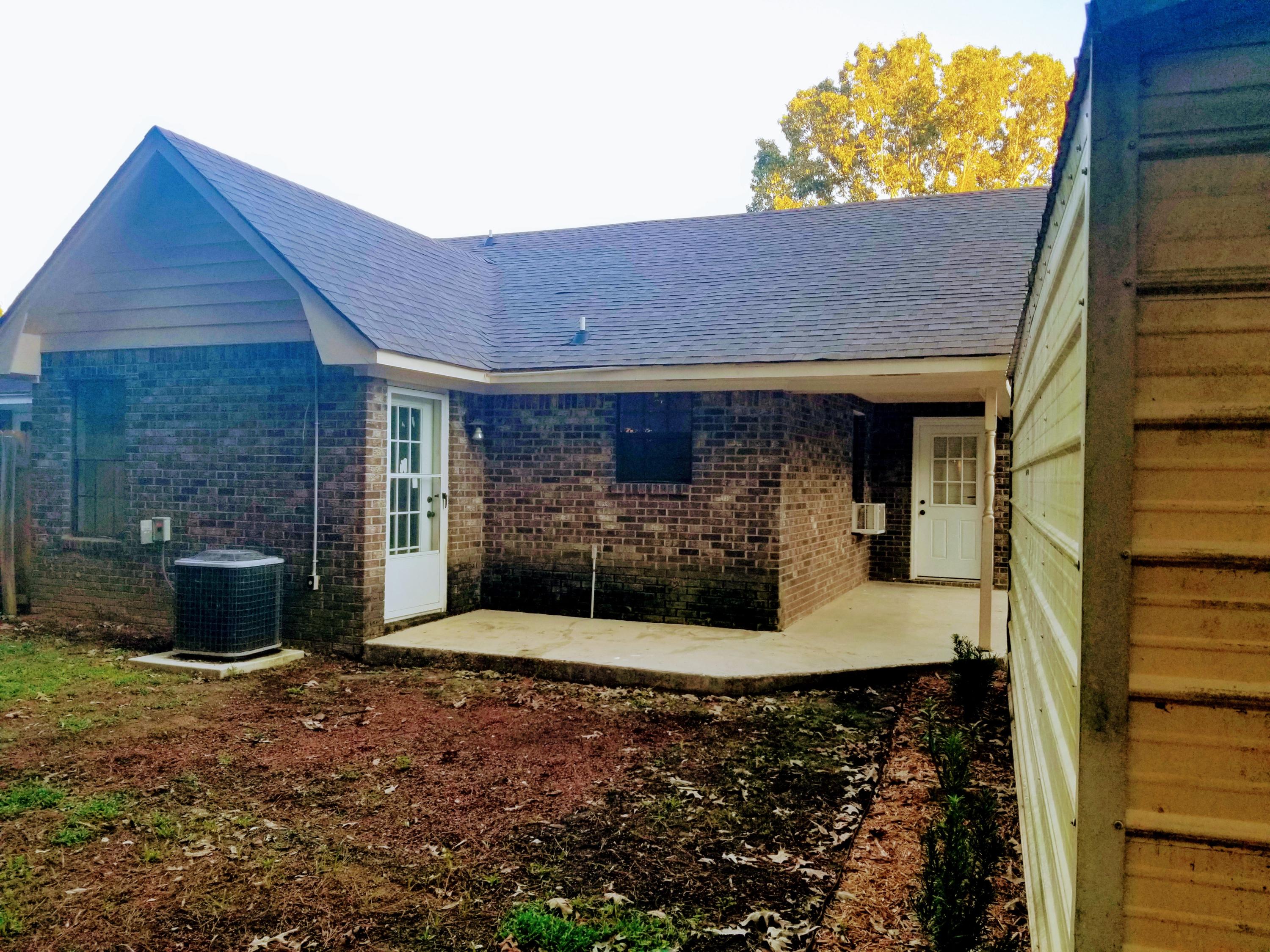 1016 Douglas Wayne Road Summerville, SC 29486 - Photo 4 of 21 20180918_183835