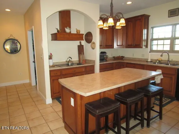 $949,900 | 430 Basswood Lane, Kodak, TN 37764