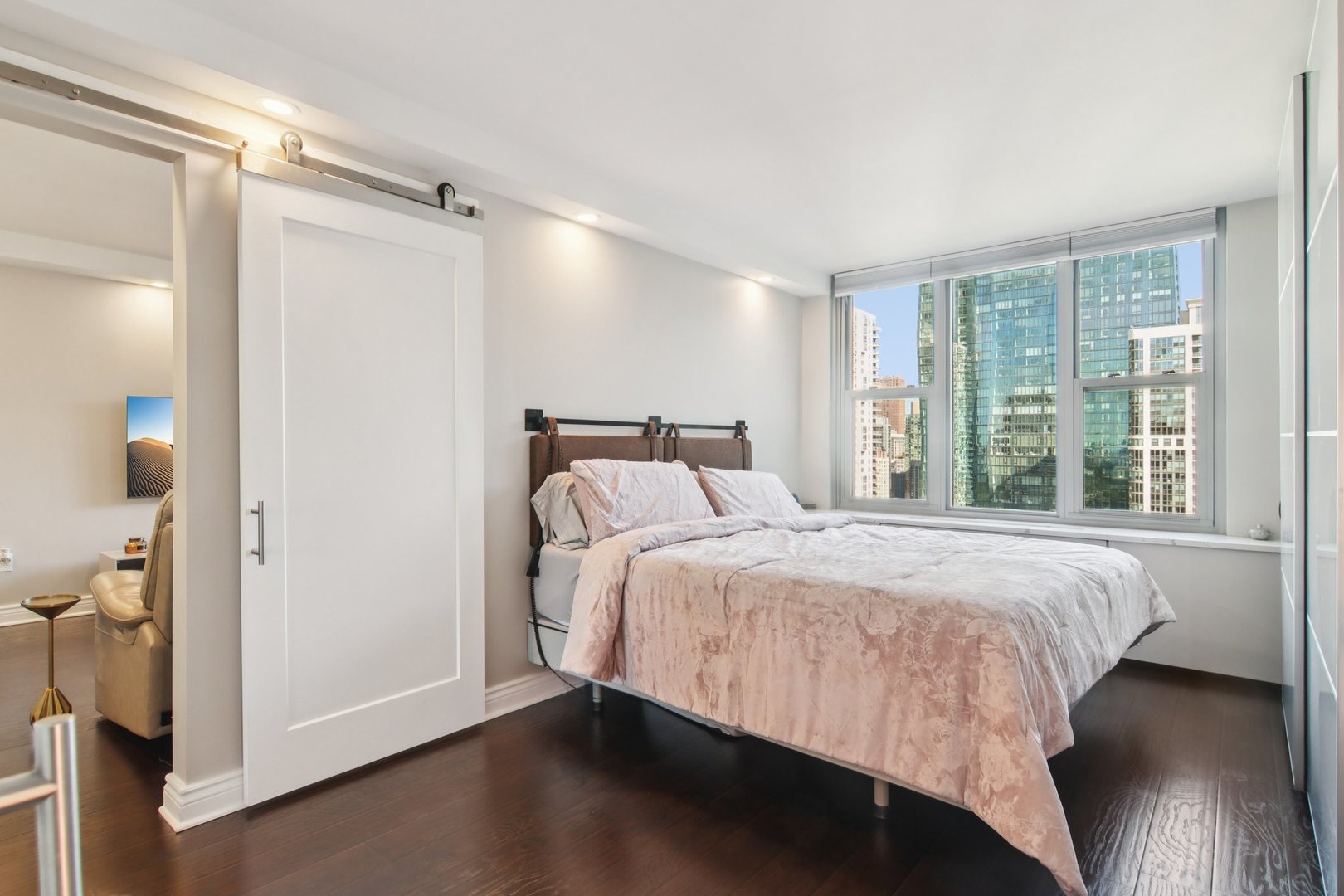 400 East Randolph Street, Unit 3714 Chicago, IL 60601 - Photo 7 of 23 a bedroom with a bed and a window