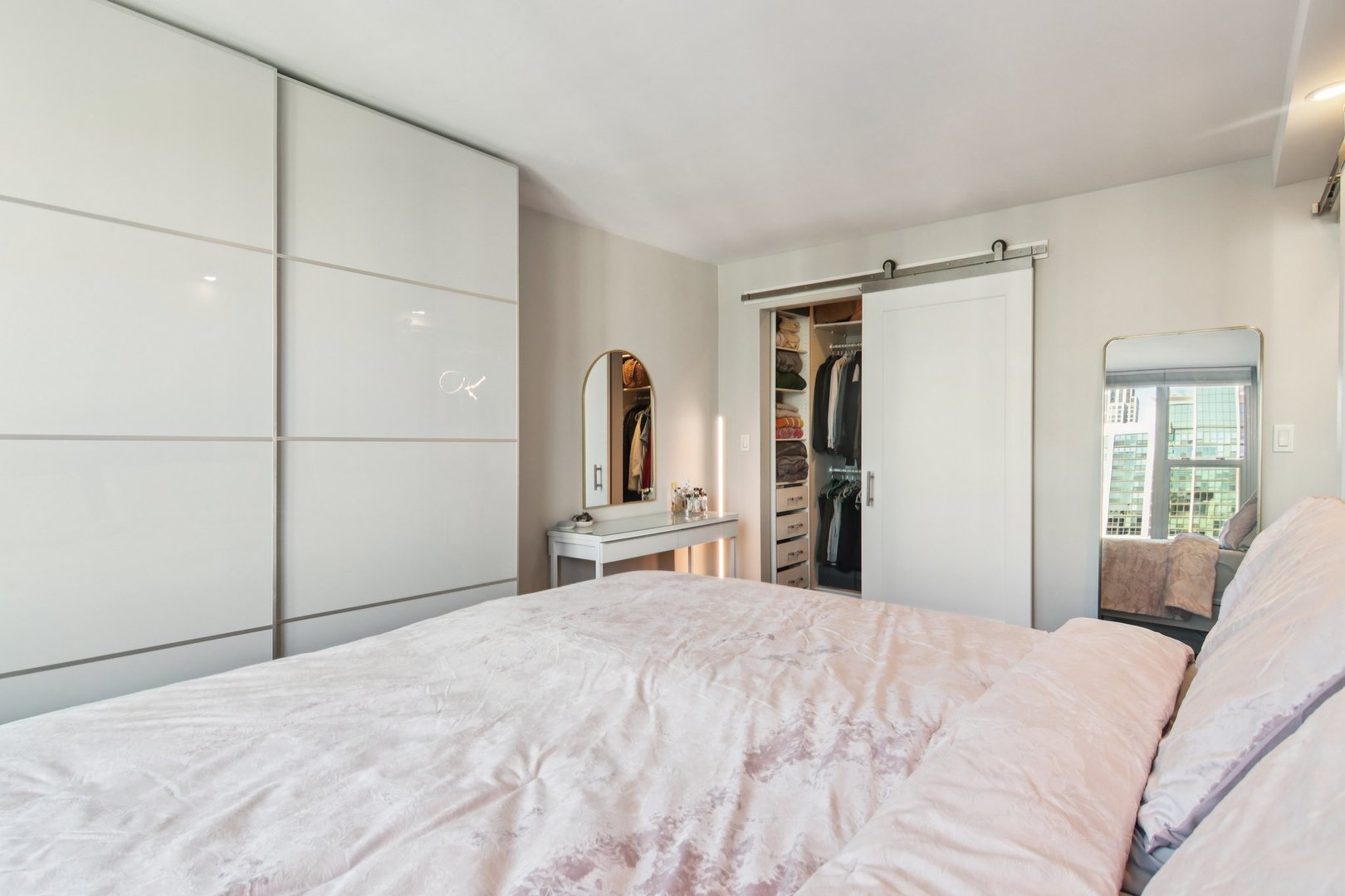 400 East Randolph Street, Unit 3714 Chicago, IL 60601 - Photo 8 of 23 a bedroom with a bed and a large mirror