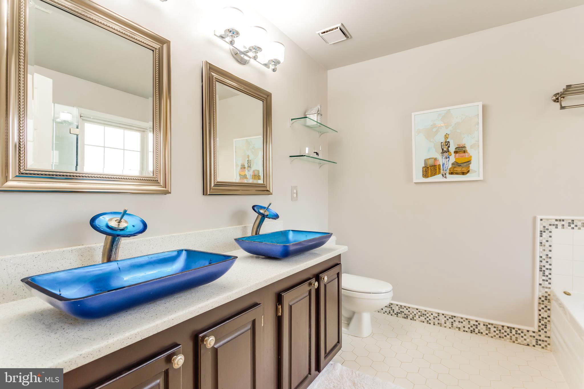 1257 Weatherstone Court Reston, VA 20194 - Photo 22 of 49 Primary bedroom's bathroom