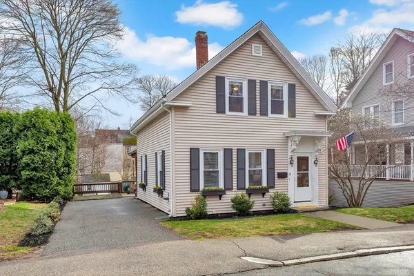 $799,000 | 18 Hersam Street, Stoneham, MA 02180