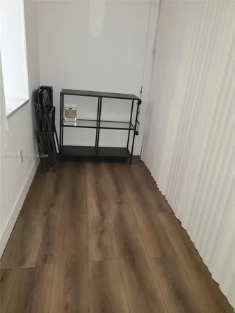 a view of entryway with room