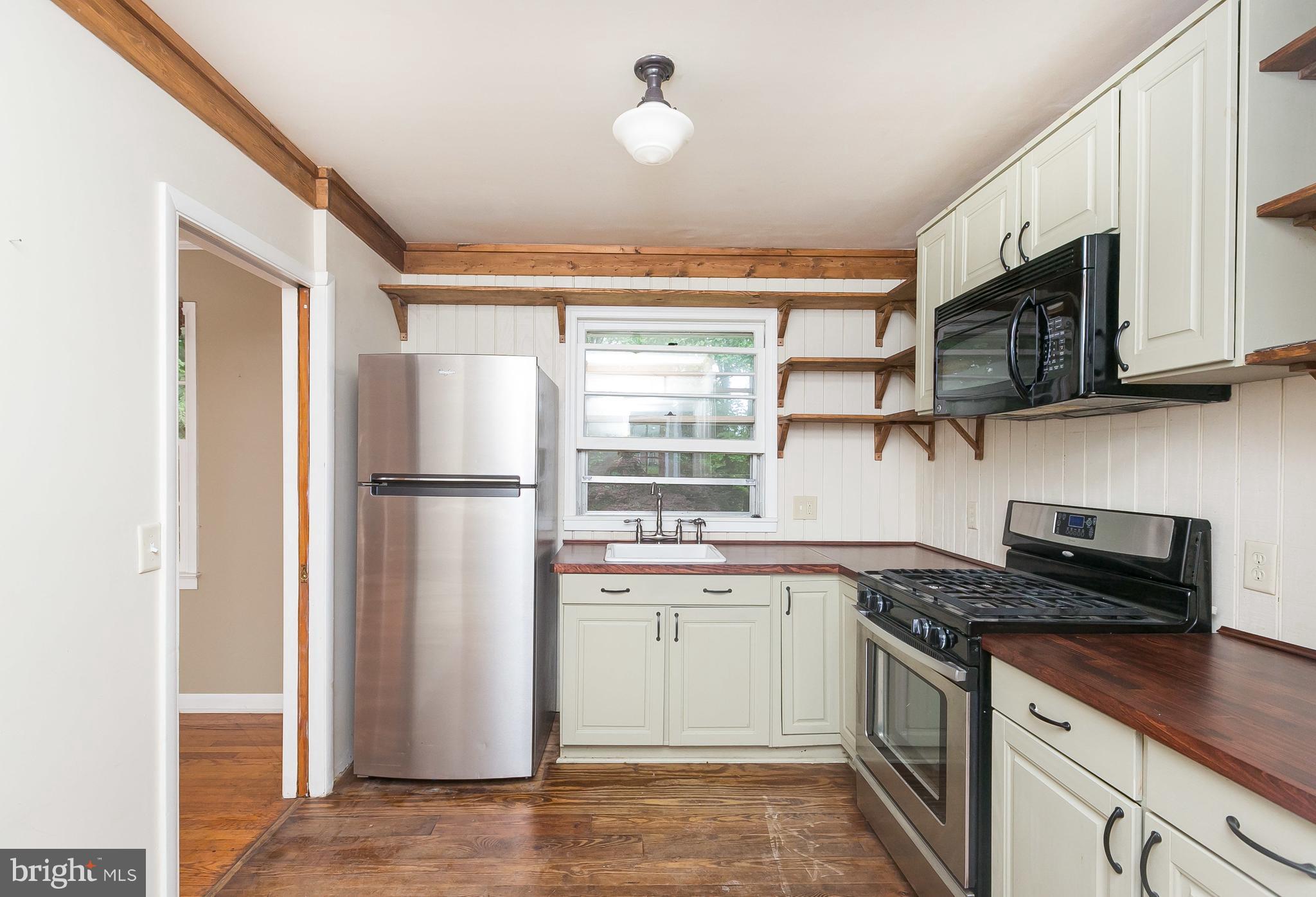 8811 Wolverton Road Baltimore, MD 21234 - Photo 11 of 30 Kitchen