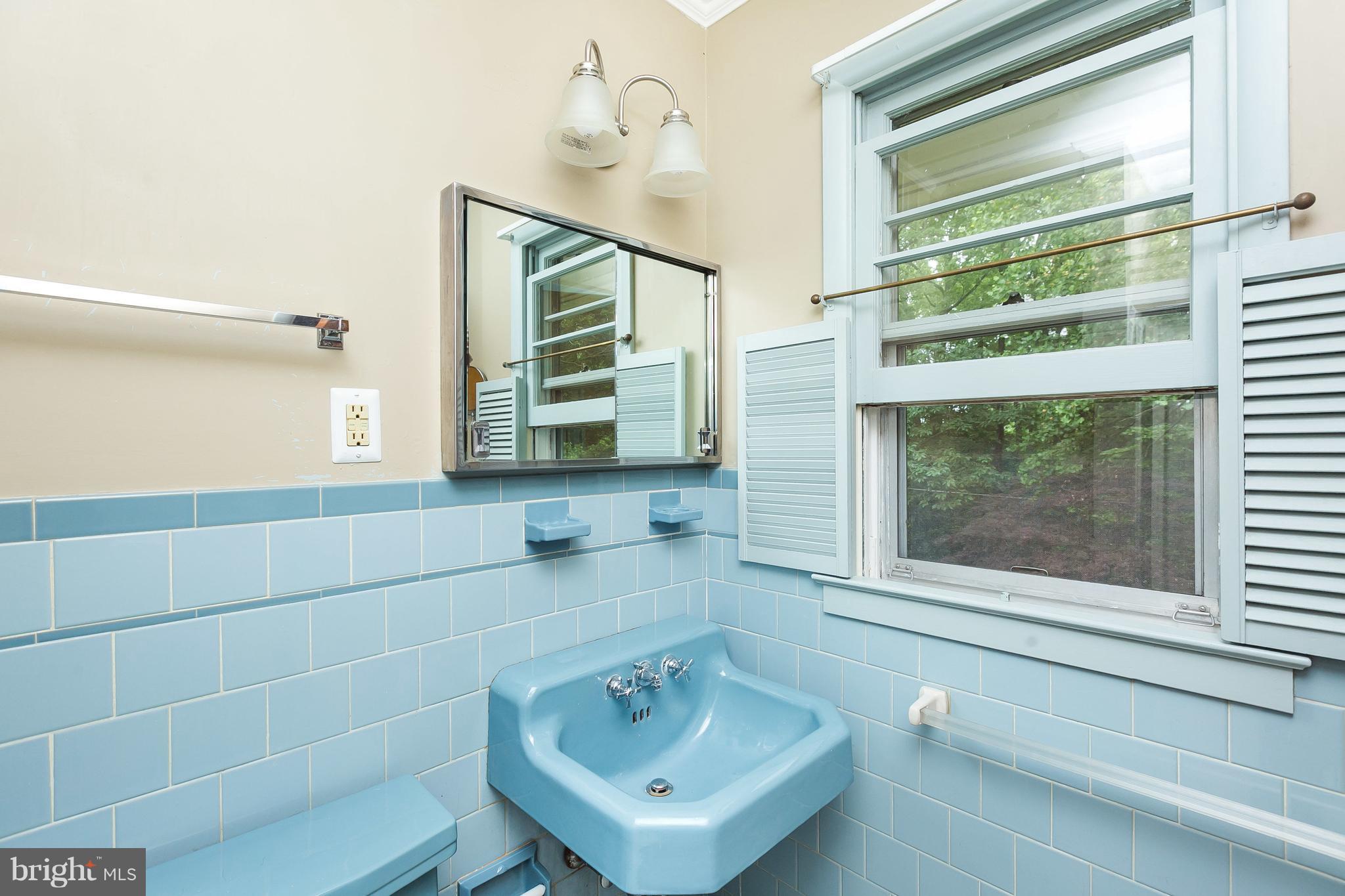 8811 Wolverton Road Baltimore, MD 21234 - Photo 18 of 30 Bath (Master)