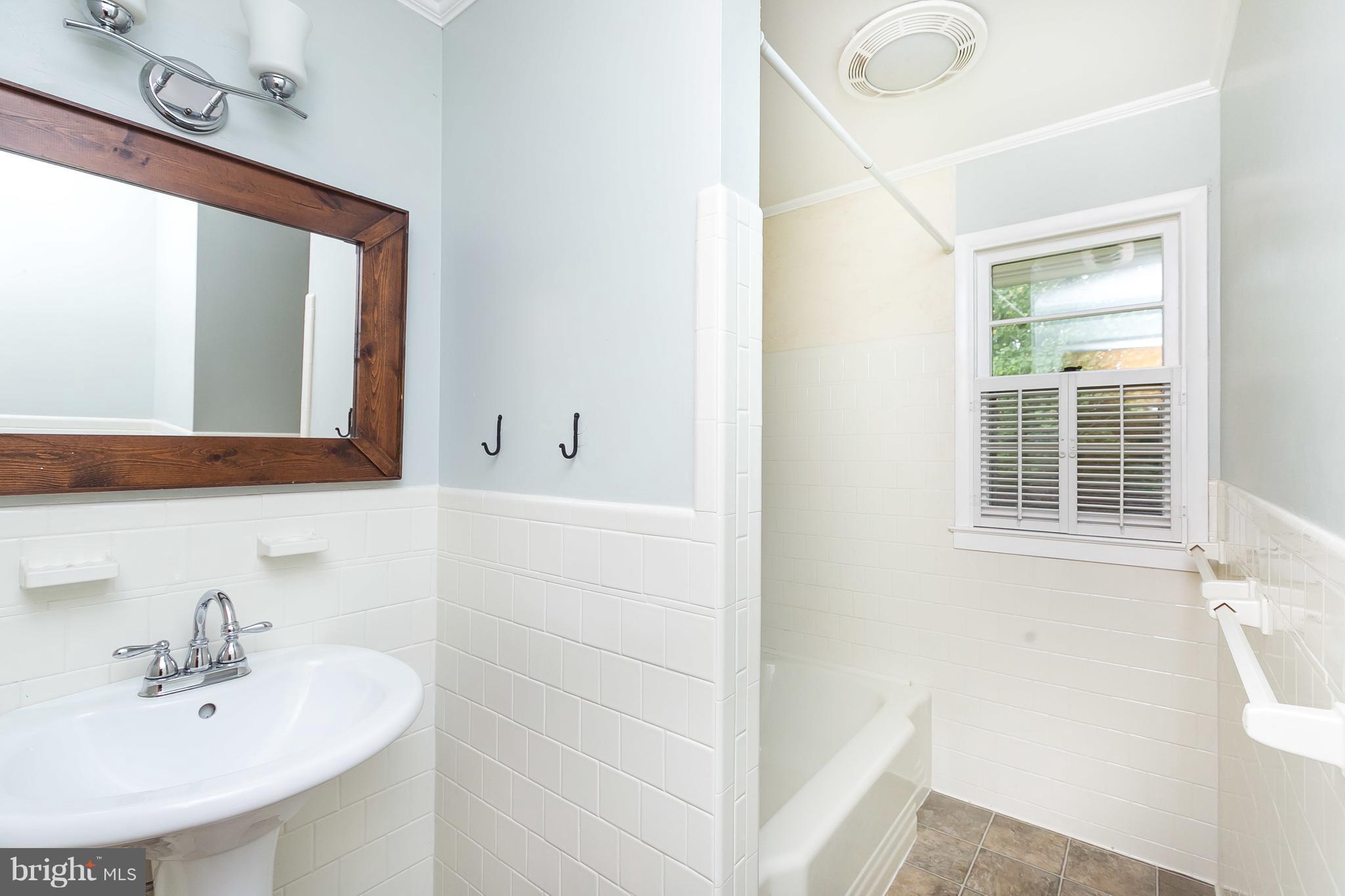 8811 Wolverton Road Baltimore, MD 21234 - Photo 23 of 30 Bath