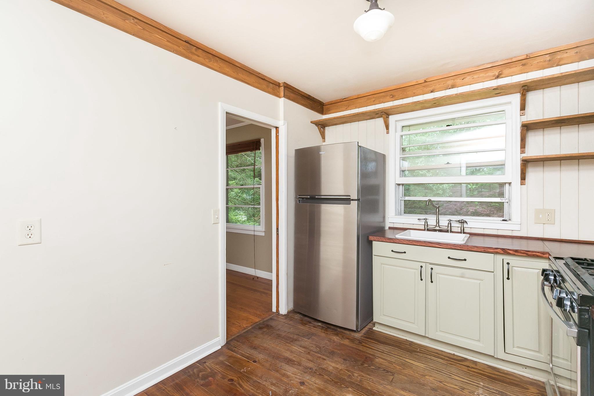 8811 Wolverton Road Baltimore, MD 21234 - Photo 10 of 30 Kitchen