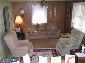 112 Maple Hill Road Wilmington, DE 19804 - Photo 4 of 12 Living Room