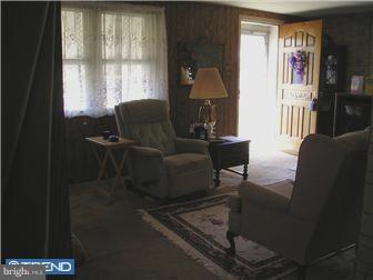112 Maple Hill Road Wilmington, DE 19804 - Photo 5 of 12 Living Room