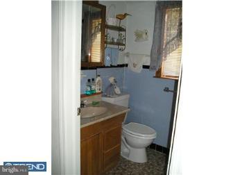 112 Maple Hill Road Wilmington, DE 19804 - Photo 9 of 12 Bathroom